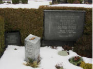 Dobrosch, Gnter * 1904, + 1972   Khne, Hedwig * 1904, + 1981   Khne, Kurt * 1900, + 1985   Struck, Ruth (geb. Khne) * 1926, + 1960   Struck, Wilburg Ostara * k.A., + 2005 