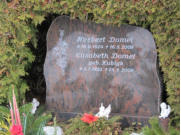 Domel, Elisabeth (geb. Kubigk) * 1923, + 2009   Domel, Herbert * 1924, + 2009 