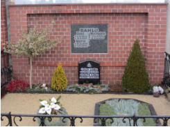 Bahlo, Elsbeth * 1908, + 2009  Bahlo, Emil * 1876, + 1917  Bahlo, Marie * 1877, + 1958  Bahlo, Oskar * 1902, + 1982  Bahlo, Wolfgang * 1931, + 1967