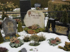 Hoffmann, Gertrud * 1913, + 1988  Hoffmann, Kurt * 1909, + 1988  Mund, Elsbeth * 1908, + 2001  Mund, Ernst * 1943, + 1998  Mund, Fritz * 1945, + 2000 