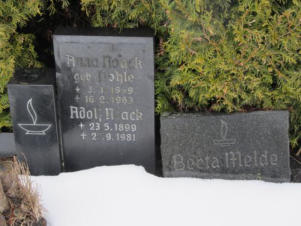 Jursch, August * 1884, + 1975   Jursch, Hedwig * 1884, + 1961   Schwaten, Elisabeth * 1908, + 1962   Schwaten, Franz * 1905, + 1974   Wittek, Werner * 1928, + 1990 