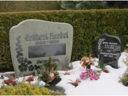 Rackel, Eckbert * 1944, + 1984   Rackel, Hermann * 1914, + 1945   Rackel, Lotte * 1923, + 2007 