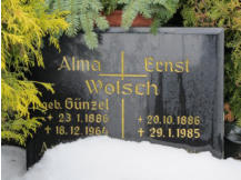 Thonke, Anna (geb. Schmidtke) * 1874, + 1965   Wolsch, Alma (geb. Gnzel) * 1886, + 1964