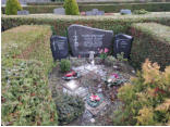 Josef Klar * 21.06.1891 + 04.03.1970 ; Anna Klar (geb. Stanossek) * 21.06.1900 + 2106.1980 ; Charlotte Aurich (geb. Klar) 11.06.1927 +13.05.2014