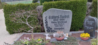 Rackel Eckerhart* 1944 + 1984 ; Katja Bischkopf (gebr. Rackel)* 1972 + 2013 ; Lotte Rackel* 6.03.1923 + 3.04.2007 ; Hermann Rackel* 1914 + 1945
