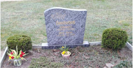 Hanschick Hildegard* 28.10.1926 + 22.02.1996 ; Karl Heinz* 31.10.1927 + 16.06.2010