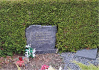 Lwa Harry* 17.10.1943 + 1.05.1978 ; Christina Lwa* 20.12.1948 + 19.06.2000