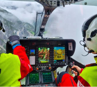 Schlechtes Wetter behinderte den Einsatz. Als sich der Nebel vor�bergehend lichtete, konnte ein Hubschrauber am Mittwochmorgen (09. Juni 2026) mehrere Teams im Suchgebiet einsetzten.