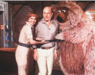 Sesamstrasse (ab 1982);von 1982-1983 erschlossich Krug alsManfred neben Lilo Pulver in der "Sesamstraße"eine neueGenerationvon Fans.